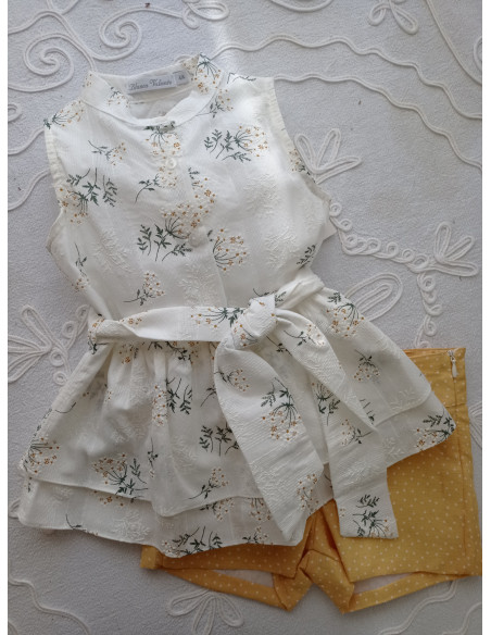 CONJUNTO BLUSA Y SHORT "FLORES Y PUNTITOS"