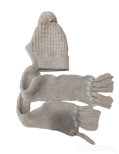 GORRO OREJERO POMPÓN CON BUFANDA