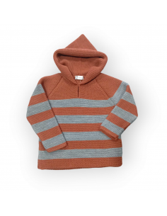 JERSEY CON CAPUCHA RAYAS