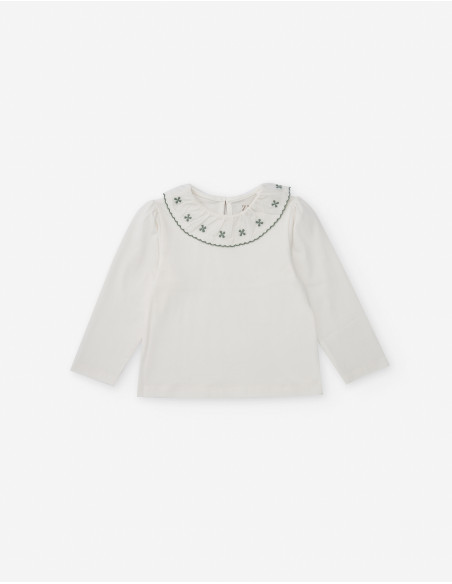 CAMISETA CUELLO BORDADO flores verdes